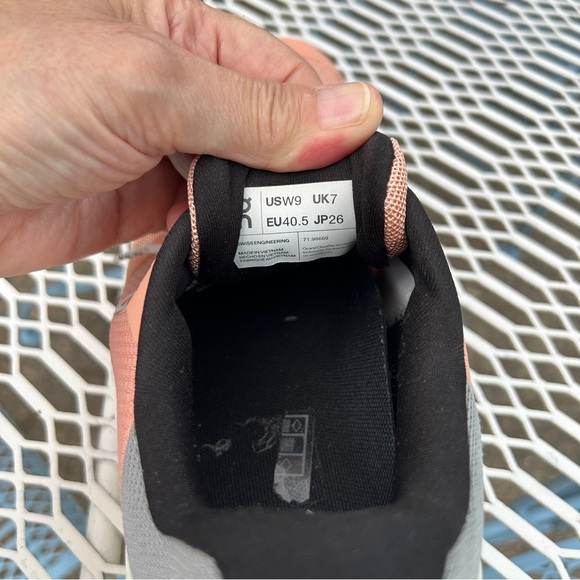 On Running Women's Cloudflyer 4 Coral White Athletic Shoes Sneakers SZ 9 E 40.5 - Picture 9 of 10